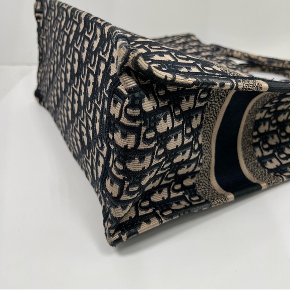 Dior Womens Medium Dior Book Tote Bag Oblique Motif Cotton Ercu/Blue Pre-Owned - Picture 8 of 15